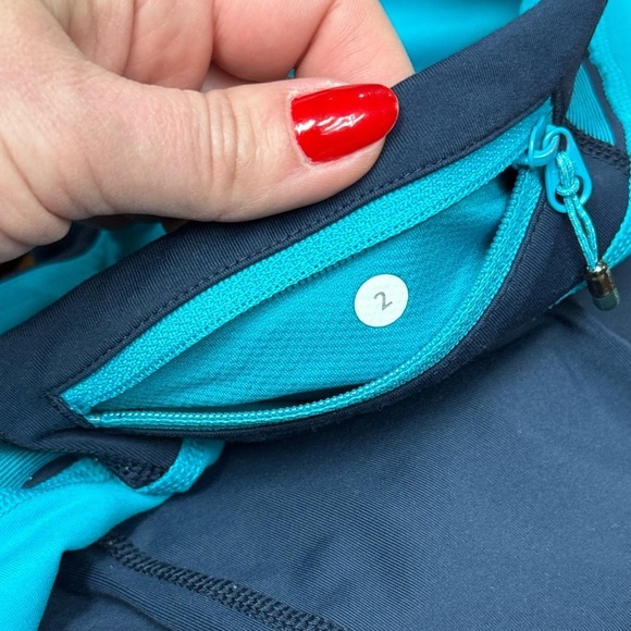 Lululemon Run: Inspire Crop II Leggings Inkwell/Quilt Size 2 - Picture 3 of 12